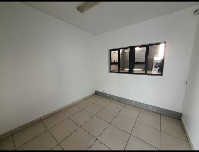 460M² WAREHOUSE TO LET IN DRIEHOEK